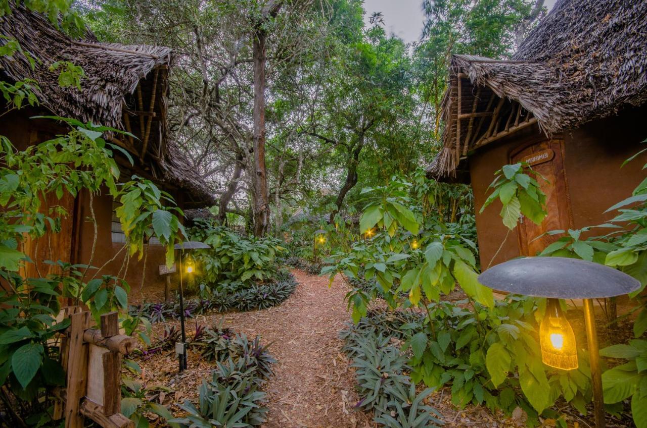 Distant Relatives Ecolodge & Backpackers Kilifi Exterior foto